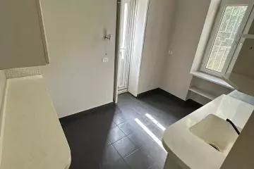 Satılır Köhnə Tikili İçərişəhərdə