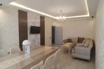 Satılır Yeni Tikili Bakıxanovda