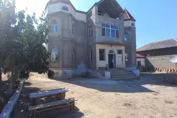 Satılır Həyət Evi Buzovnada
