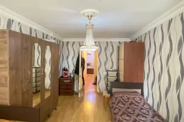 Satılır Köhnə Tikili Elmler Akademiyasıda