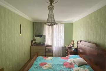 Satılır Köhnə Tikili Elmler Akademiyasıda
