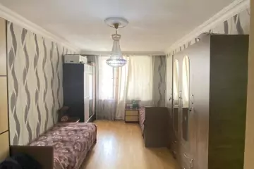 Satılır Köhnə Tikili Elmler Akademiyasıda