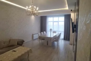Satılır Yeni Tikili Bakıxanovda