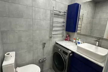 Satılır Yeni Tikili Ukraniya Dairəsida