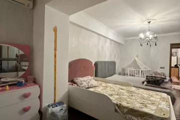 Satılır Köhnə Tikili Elmler Akademiyasıda