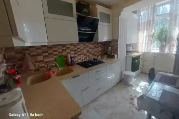 Satılır Köhnə Tikili Bakıxanovda