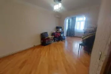 Satılır Köhnə Tikili Bakıxanovda