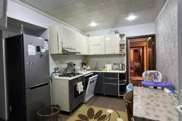 Satılır Köhnə Tikili Elmler Akademiyasıda