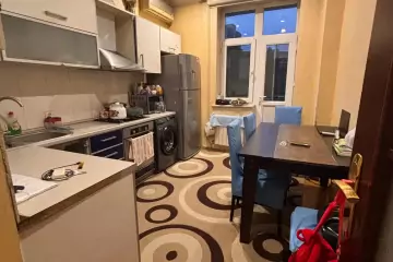 Satılır Yeni Tikili 1-ci Mikrorayonda