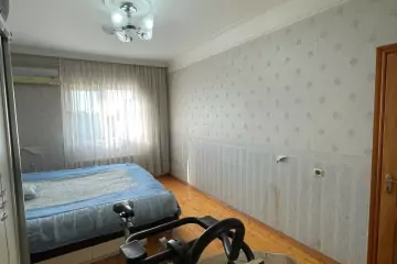 Satılır Köhnə Tikili 8-ci Kilometrdə