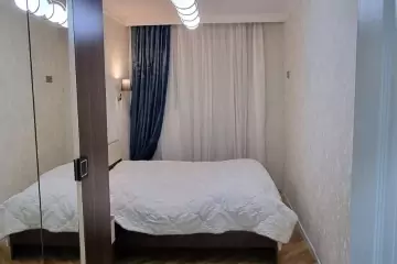 Satılır Köhnə Tikili Elmler Akademiyasıda
