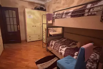 Satılır Yeni Tikili 1-ci Mikrorayonda