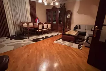 Satılır Yeni Tikili 1-ci Mikrorayonda