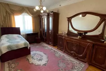 Satılır Köhnə Tikili 8-ci Kilometrdə
