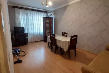Satılır Köhnə Tikili Elmler Akademiyasıda 