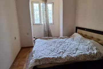 Satılır Köhnə Tikili Elmler Akademiyasıda