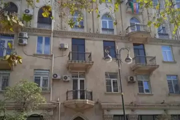 Satılır Köhnə Tikili Elmler Akademiyasıda