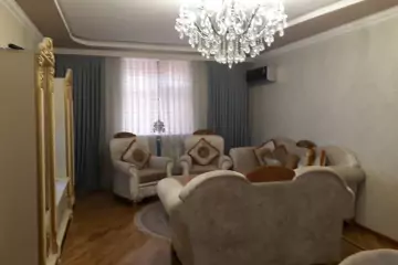Satılır Həyət Evi Bakı Kinoteatrıda