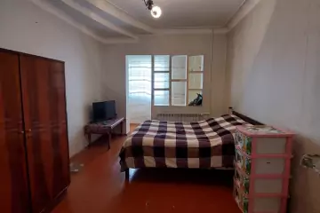 Satılır Köhnə Tikili Elmler Akademiyasıda