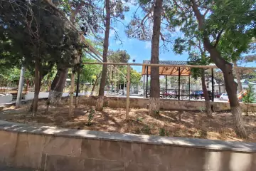 Satılır Köhnə Tikili Elmler Akademiyasıda