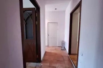 Satılır Köhnə Tikili Elmler Akademiyasıda