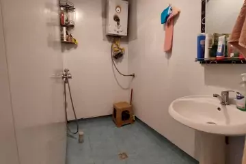 Satılır Köhnə Tikili Elmler Akademiyasıda