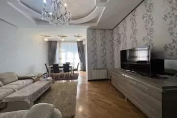 Satılır Yeni Tikili Elmler Akademiyasıda