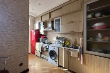 Satılır Yeni Tikili Elmler Akademiyasıda
