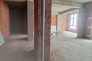 Satılır Yeni Tikili şərq Bazarında