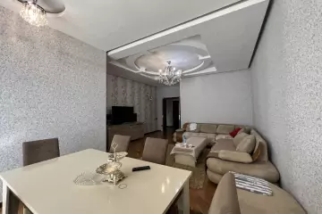 Satılır Yeni Tikili Elmler Akademiyasıda