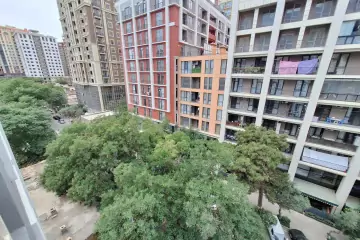 Satılır Yeni Tikili şərq Bazarında