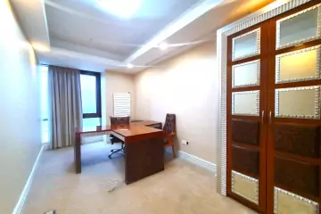 Satılır Ofis Ağ şəhər Kompleksində