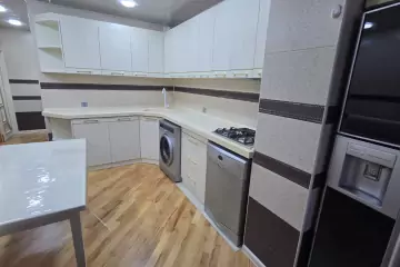 Satılır Köhnə Tikili Badamdarda