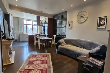 Satılır Yeni Tikili Elmler Akademiyasıda