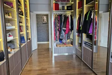 Satılır Yeni Tikili Elmler Akademiyasıda