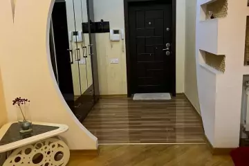Satılır Yeni Tikili Elmler Akademiyasıda