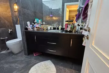 Satılır Yeni Tikili Elmler Akademiyasıda
