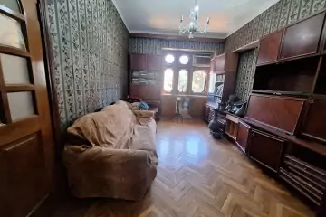 Satılır Köhnə Tikili Nərimanov Heykəlində