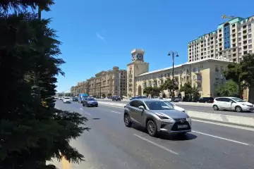 Satılır Köhnə Tikili Nərimanov Heykəlində