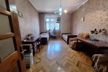Satılır Köhnə Tikili Nərimanov Heykəlində