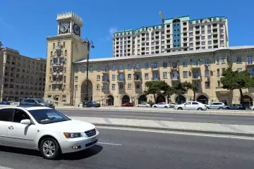 Satılır Köhnə Tikili Nərimanov Heykəlində