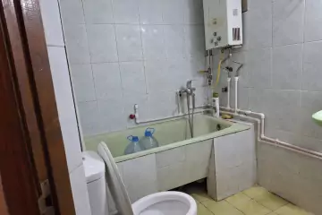 Satılır Köhnə Tikili Nərimanov Heykəlində