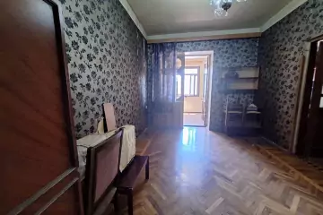 Satılır Köhnə Tikili Nərimanov Heykəlində