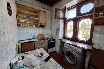 Satılır Köhnə Tikili Nərimanov Heykəlində