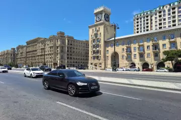 Satılır Köhnə Tikili Nərimanov Heykəlində