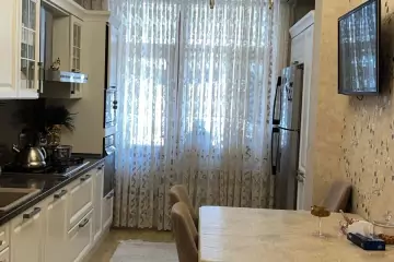 Satılır Yeni Tikili Nəsimi Bazarında