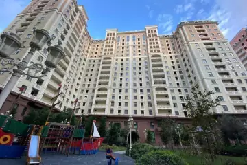 Satılır Yeni Tikili Elmler Akademiyasıda