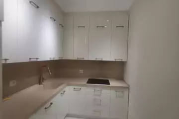 Satılır Yeni Tikili Elmler Akademiyasıda