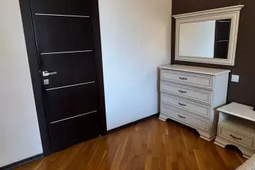 Satılır Yeni Tikili Elmler Akademiyasıda