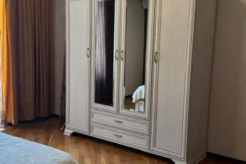 Satılır Yeni Tikili Elmler Akademiyasıda
